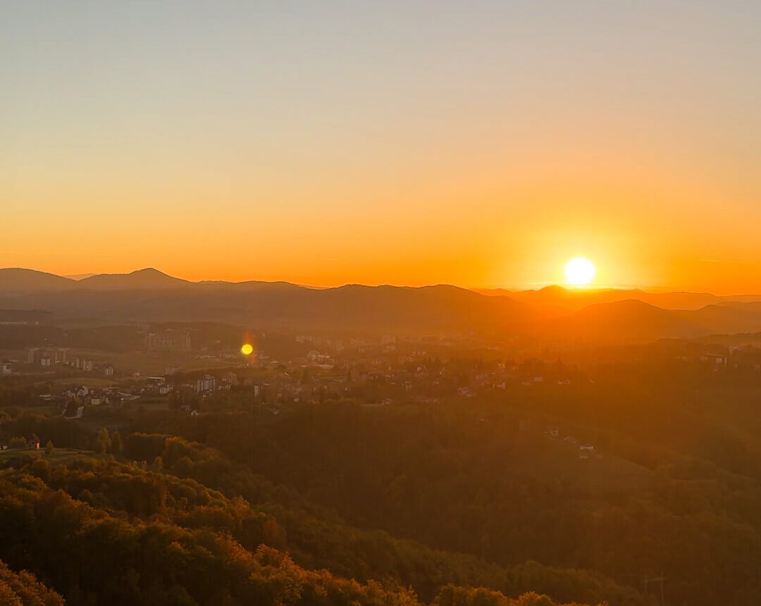 Planina Tara u zimskoj idili – Pogled na prelepu planinu Taru prekrivenu snegom, savršenu za ljubitelje prirode i planinarenja.