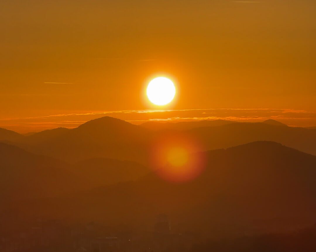Planina Tara u zimskoj idili – Pogled na prelepu planinu Taru prekrivenu snegom, savršenu za ljubitelje prirode i planinarenja.